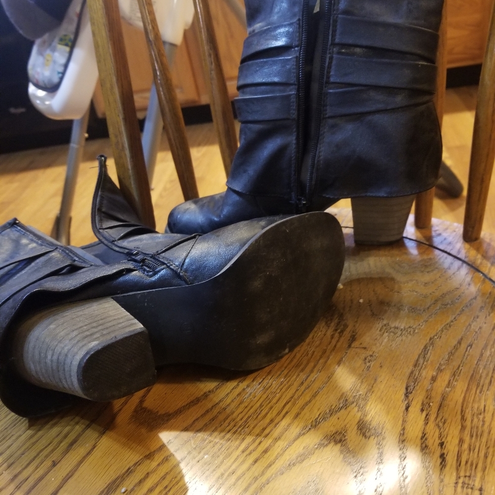 Black heeled boots